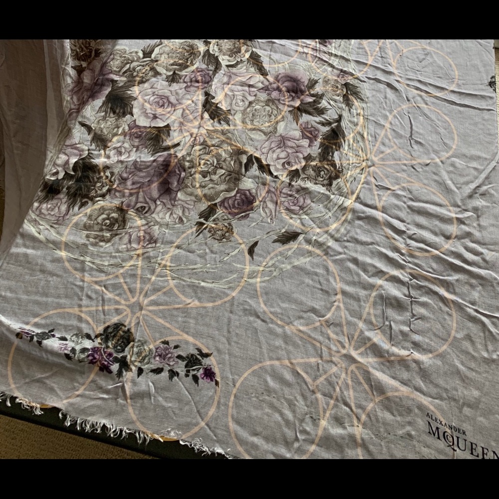 Alexander McQueen Shawl floral print